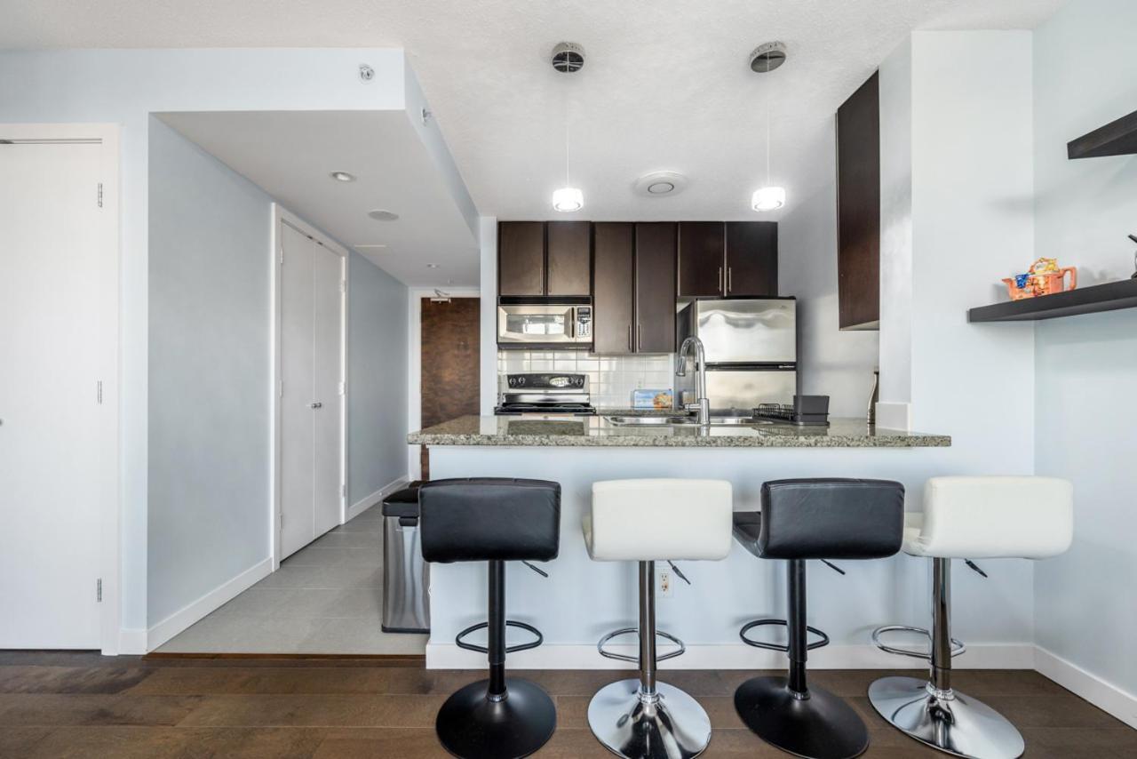Downtown 1 Bedroom Water View Condo バンクーバー エクステリア 写真